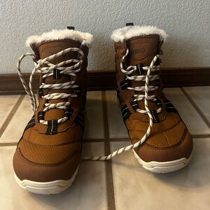Xero women’s boots 8.5